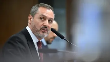 STF FORMA MAIORIA PARA MANTER AFASTAMENTO DO DIRETOR-GERAL DA PF