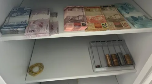 JOIAS, DINHEIRO EM COFRES E ESQUEMA EM LOUSA: O QUE A PF ENCONTROU NO ESCRITÓRIO DE VORCARO