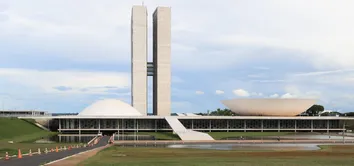OPOSIÇÃO TENTA ADIAR VOTAÇÃO DA 6X1 NO SENADO; GOVERNO TENTA ACELERAR