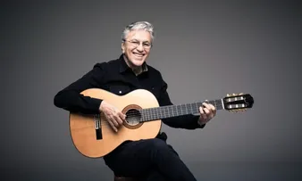 CAETANO VELOSO CONVOCA ATO MUSICAL PELA DEMOCRACIA EM COPACABANA NESTE DOMINGO (14)