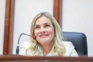 IVANA BASTOS CLASSIFICA COMO ‘OPORTUNISMO’ APOIO DE ACM NETO A FLÁVIO BOLSONARO