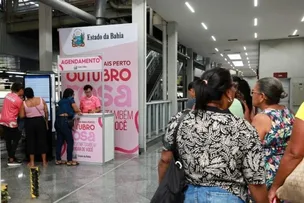 ESTAÇÃO CALÇADA DO VLT RECEBE AÇÃO DO OUTUBRO ROSA NESTA SEGUNDA-FEIRA (1)