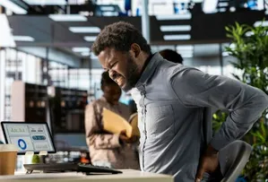 DOR NAS COSTAS LIDERA AFASTAMENTOS DO TRABALHO NO BRASIL PELO TERCEIRO ANO SEGUIDO