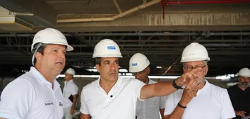 PREFEITO VISTORIA CONSTRUÇÃO DA ARENA MULTIUSO ANTÔNIO BALBINO NA BOCA DO RIO; OBRAS ESTÃO 80% CONCLUÍDAS