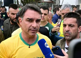 FLÁVIO BOLSONARO DEFENDE FIM DA REELEIÇÃO E ADMITE MANDATO DE CINCO ANOS