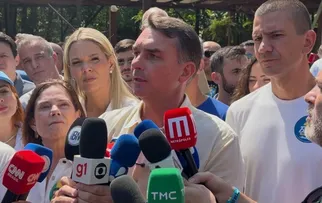 FLÁVIO BOLSONARO NEGA PRIVATIZAÇÃO DA PETROBRAS