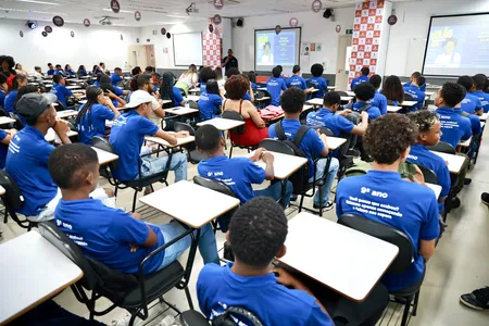ENEM: PREFEITURA PROMOVE AULÃO DE PORTUGUÊS E MATEMÁTICA PARA ALUNOS DO 9º ANO